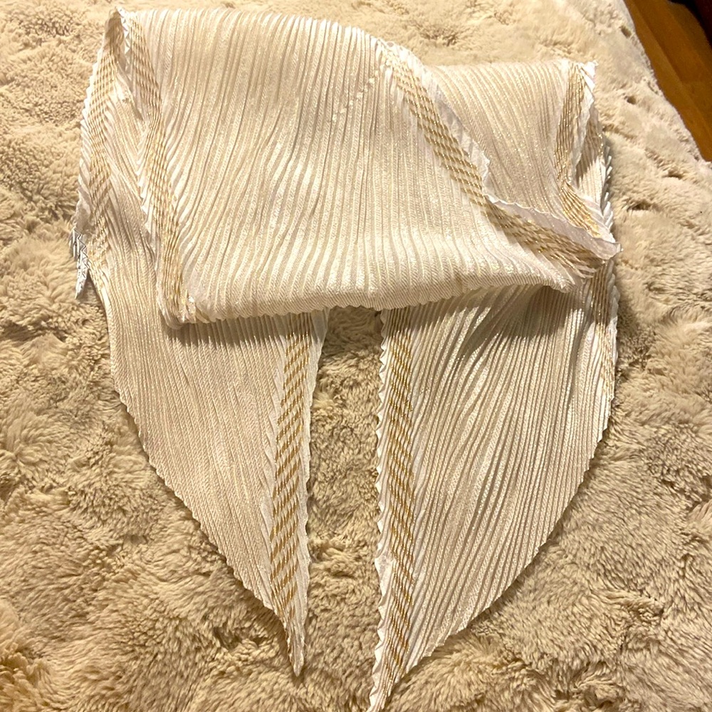 Preston and York narrow cream & gold metallic thread 60” Italy